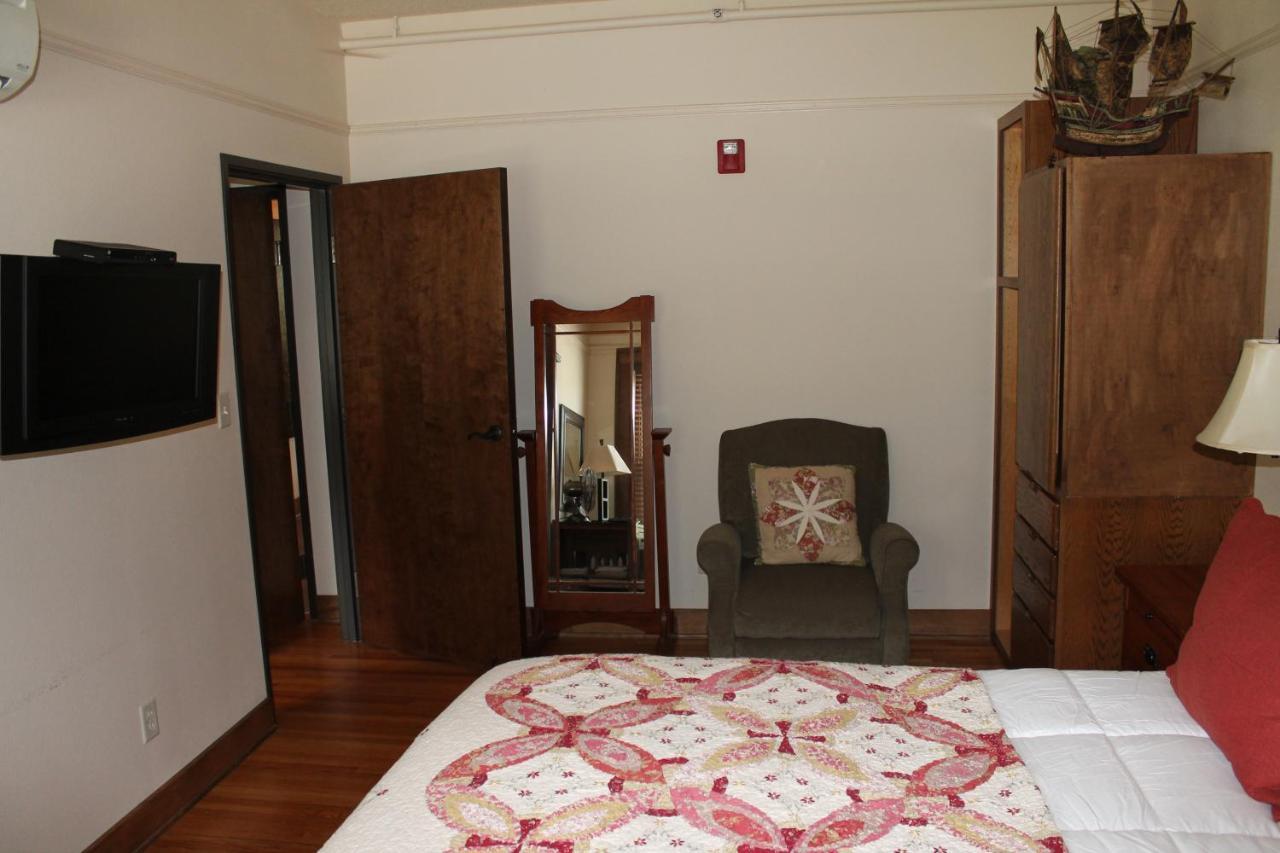 Iowa House Historic Inn 艾姆斯 外观 照片